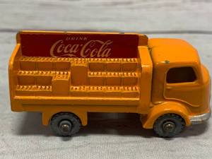 lot 7 image: Vintage Lesney Matchbox Karrier Bantam 2 Ton Coca Cola #37