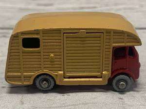 lot 10 image: Vintage Lesney Matchbox Marshall Horse Box MK7 w Grey Wheels #35