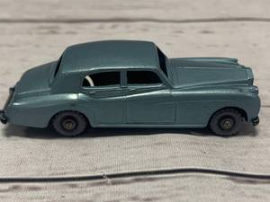 lot 19 image: Vintage Lesney Matchbox Rolls Royce Silver Cloud Gray Wheels #44