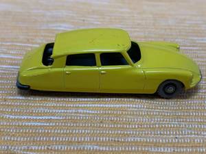 lot 23 image: Vintage Lesney Matchbox Citroen D.S.19 #66