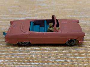 lot 27 image: Vintage Lesney Matchbox Ford Zodiac Convertible #39