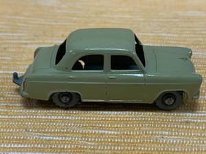 lot 30 image: Vintage Lesney Matchbox Ford Perfect Gray Wheels #30