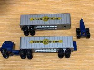 lot 32 image: Lesney Matchbox Major Pack Cooper Jarrett Freightliner #9