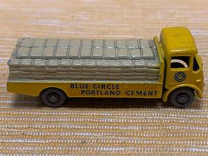 lot 39 image: Lesney Matchbox Albion Chieftan Gray Wheels #51