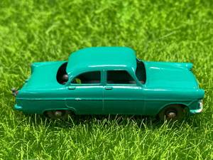 lot 61 image: Lesney Matchbox Ford Zodiac Turquoise #33a