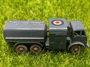 lot 68 image: Lesney Matchbox 10 Ton Pressure Refueler Gray Wheels #73