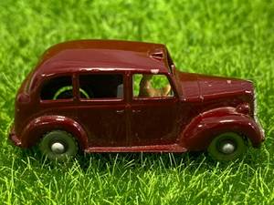 lot 69 image: Lesney Matchbox Austin Metropolitan Taxi #17