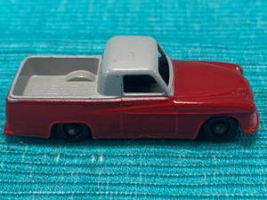 lot 104 image: Lesney Matchbox Commer Pickup Red  Gray #50
