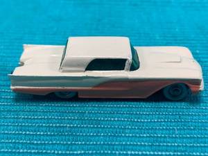 lot 47 image: Lesney Matchbox Ford Thunderbird Gray Wheels Blue Base #75