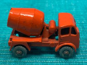 lot 49 image: Lesney Moko Matchbox Cement Mixer Lorry #26