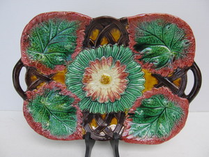 lot 110 image: Antique WEDGWOOD Majolica Sunflower & Leaf Platter wHandles