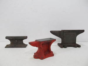lot 207 image: Vintage Small Iron Anvils