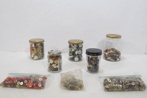 lot 212 image: Large Lot of Vintage Buttons