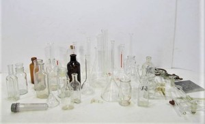 lot 218 image: Large Lot of Scientific Lab Glass Equipment