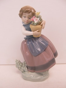 lot 11 image: Signed LLADRO Porcelain Girl with Flowers Figurine