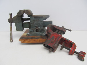 lot 19 image: Old Vintage Swivel Bench Vise & Clamp Vise