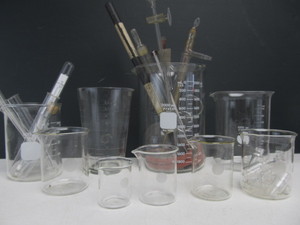 lot 26 image: Lot of Vintage etc Scientific Lab Glass