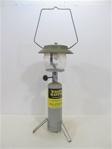 lot 54 image: Vintage Bernz-O-Matic Porta Light Propane Lantern