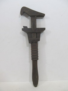 lot 56 image: Large Antique Bemis NORTHERN PACIFIC Railroad Pipe Wrench