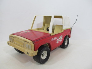 lot 74 image: Large Vintage TONKA Pink Metal Jeep