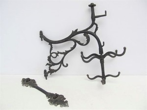 lot 132 image: Antique 19th Century Cast Iron BRAUN-ABBOTT Wall Hanger Bracket wHooks