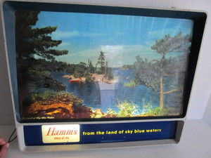 lot 176 image: Working Vintage HAMMS BEER Lighted Sign