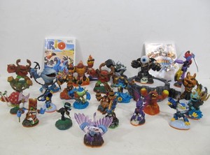 lot 119 image: Large Lot of SKYLANDERS Toys