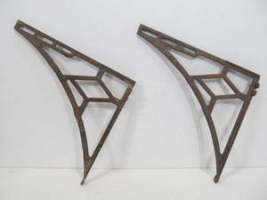 lot 124 image: Excellent Pair of Antique Cast Iron Wall Brackets