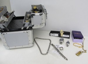 lot 288 image: Group of Assorted Mens & Womens Watches & Jewelry