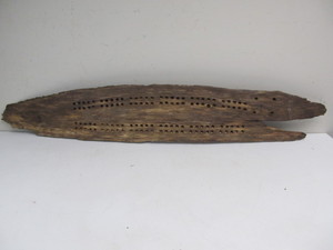 lot 37 image: LARGE Vintage Primitive Driftwood Plank Cribbage Board