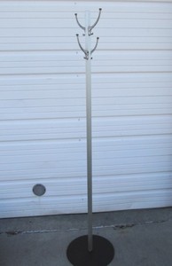 lot 192 image: Vintage Industrial Style Aluminum HatCoat Rack wCast Iron Base