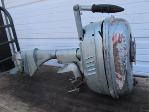 lot 193 image: 1950s Western Auto WIZARD Super Twin 6hp Outboard Motor