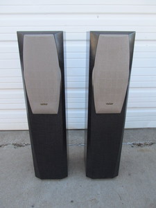 lot 196 image: Working INFINITY Model IL30 Floor Speakers