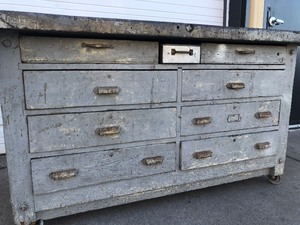 lot 7 image: Awesome Antique Carpenters Workbench wVise