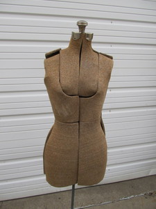 lot 290 image: Vintage Adjustable Size & Height Female Dress Form wStand