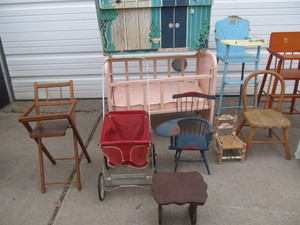 lot 295 image: LARGE Lot of Vintage Larger Size Doll Furniture & 1960s Barbie Dreamhouse 