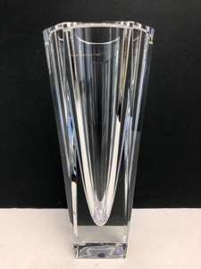 lot 166 image: Large Heavy Signed ORREFORS Crystal Vase