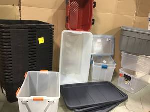 lot 46 image: PALLET OF ASSORTED HDX PLASTIC BINS SOME COVERS