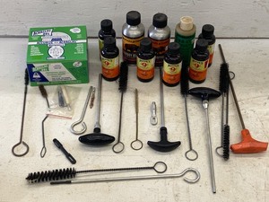 Box Of Assorted Hoppes Gun Bore Cl...