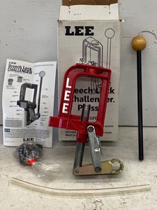 Lee Breechlock Challenger Press ...