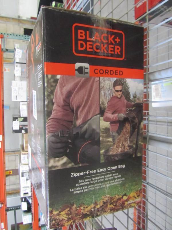 lot 858 image: BLACKDECKER 250 MPH 400 CFM 12 Amp Electric Backpack Leaf BlowerVacMulcher BEBL7000