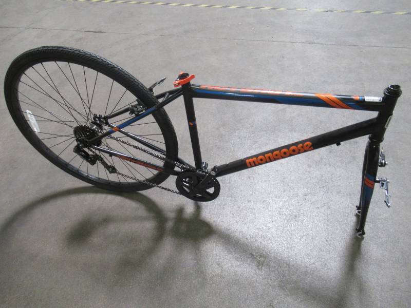 Mongoose best sale 700c hotshot