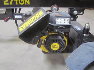 lot 1-701 image: Champion Power Equipment 27 Ton 224cc Log Splitter 100424
