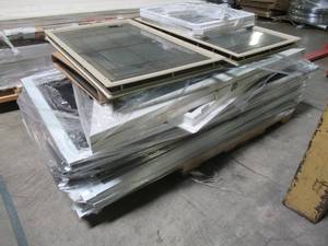 lot 427 image: WHOLESALE MIXED PALLET OF MISCELLANEOUS DOOR SLABS, SCREENSSCREEN DOORS, ODD WINDOWS AND MORE