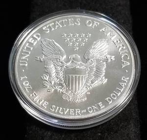 1990 AMERICAN SILVER EAGLE 1 TROY OZ. .999 FINE SILVER IN AIRTITE