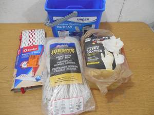lot 43 image: Assorted Cleaning supply lot