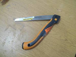 lot 48 image: Fiskars Power Tooth Softgrip 10 in. Blade Pruning Saw