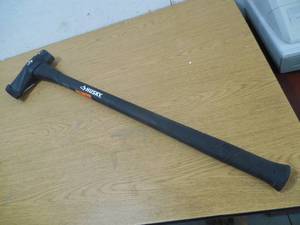 lot 137 image: Husky 8 lb. Splitting Maul with 34 in. Fiberglass Handle