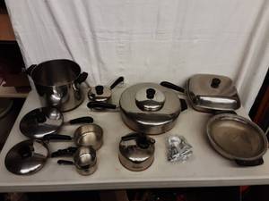 lot 2 image: Revere Ware Copper Bottom Cook Ware Set