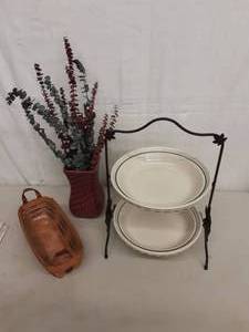 lot 5 image: Longeberger Basket, Pottery & Server